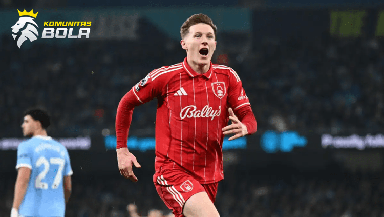 Elliot Anderson berseragam Nottingham Forest saat dikabarkan selangkah lagi bergabung dengan Manchester City dalam transfer rekor £116 juta. Informasi selengkapnya hanya di komunitasbola.