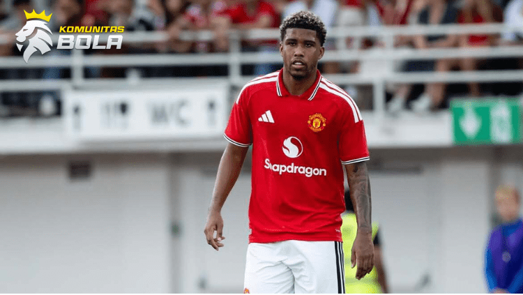 Pemain Brasil Andrey Santos saat debut bersama Manchester United melawan Wrexham di Helsinki, 18 Juli 2026, dengan akurasi operan 93 persen.