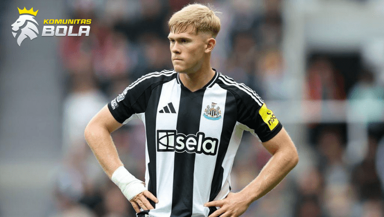 Lewis Hall membela Newcastle United di Liga Champions melawan PSV Eindhoven, Januari 2026