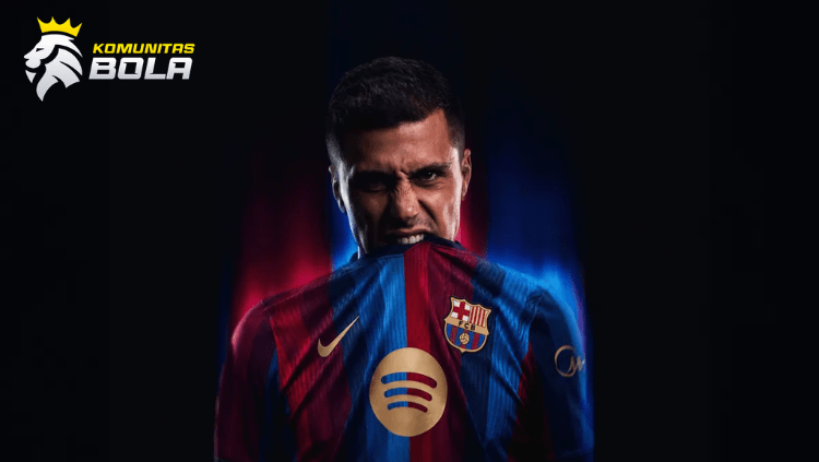 Hansi Flick sebut Rodri sebagai gelandang nomor 6 terbaik dunia usai pemain Spanyol itu resmi gabung Barcelona pada 18 Agustus 2026. komunitasbola
